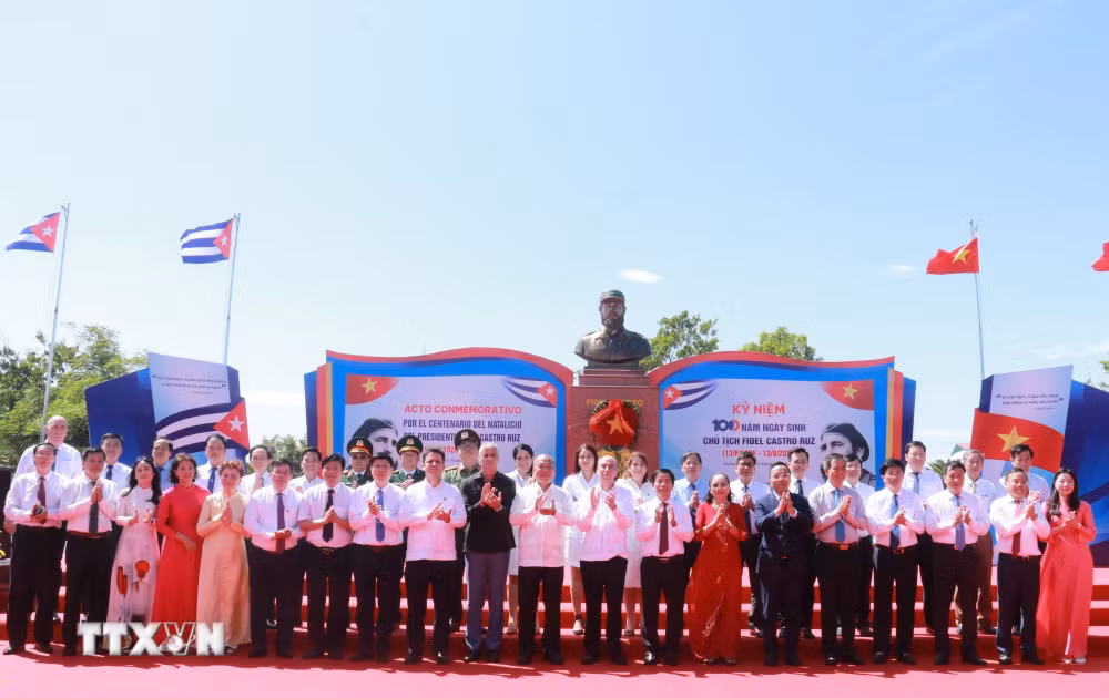 ttxvn-100-nam-ngay-sinh-lanh-tu-fidel-castro-3.jpg