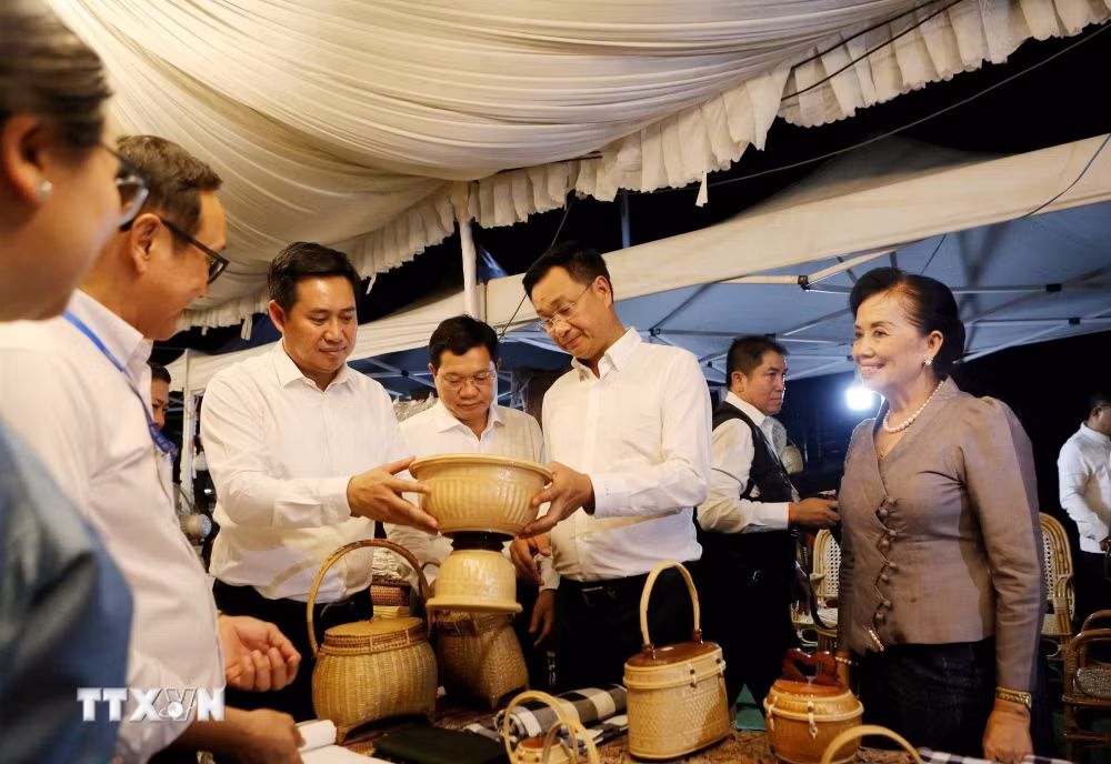 ttxvn-viet-nam-lao-ket-noi-hanh-lang-kinh-te-dong-tay-3.jpg