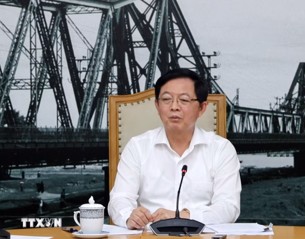 ttxvn-pho-thu-tuong-ho-quoc-dung-chi-dao-thu-hoi-dat-cua-tong-cong-ty-giay-viet-nam-o-phu-tho-2.jpg