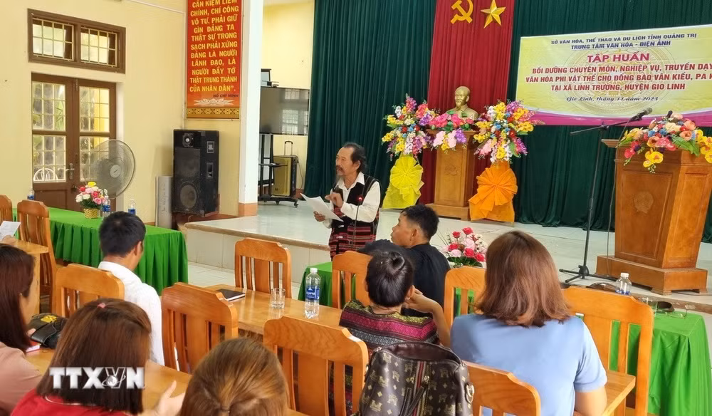 ttxvn-tieng-chieng-giua-dai-ngan-2.jpg