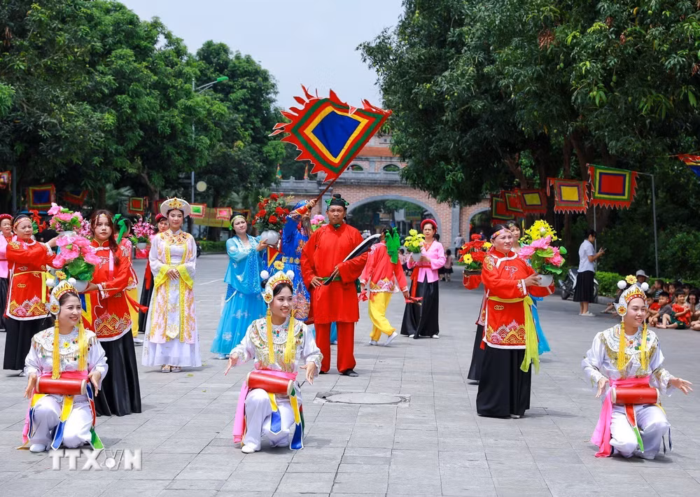 ttxvn-le-hoi-lang-le-mat-14.jpg