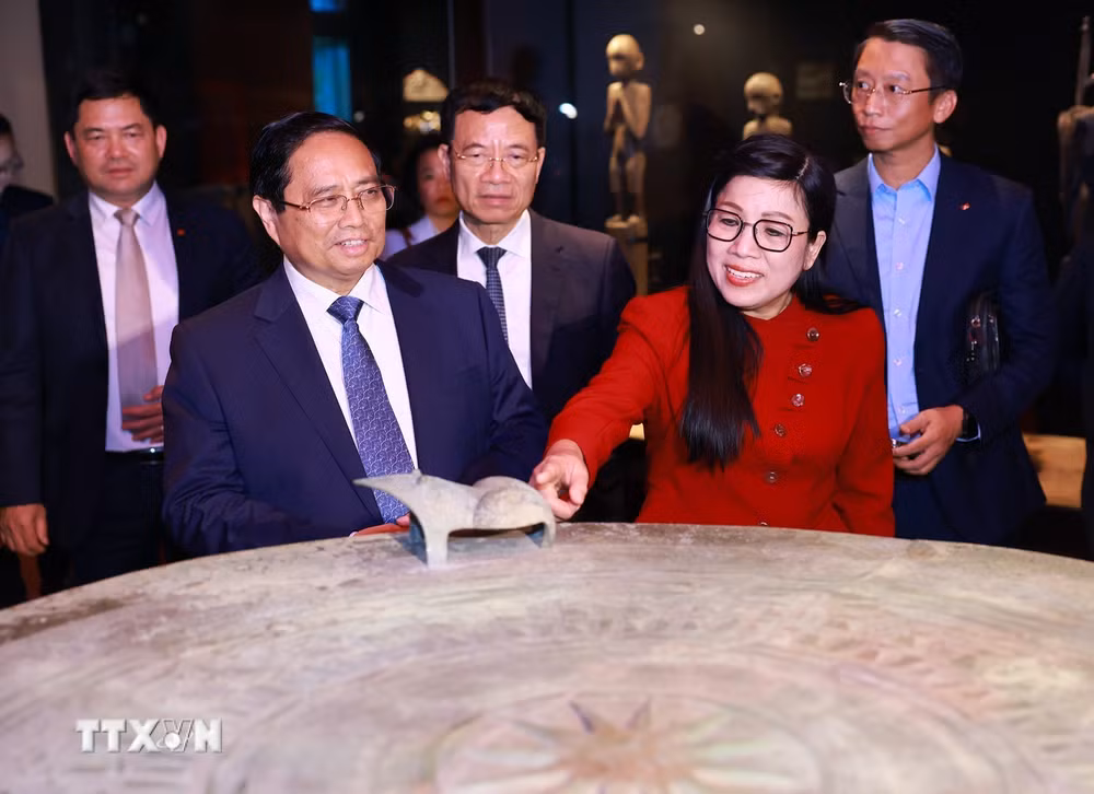 ttxvn-thu-tuong-tham-quan-bao-tang-quai-branly-tai-thu-do-paris-4.jpg