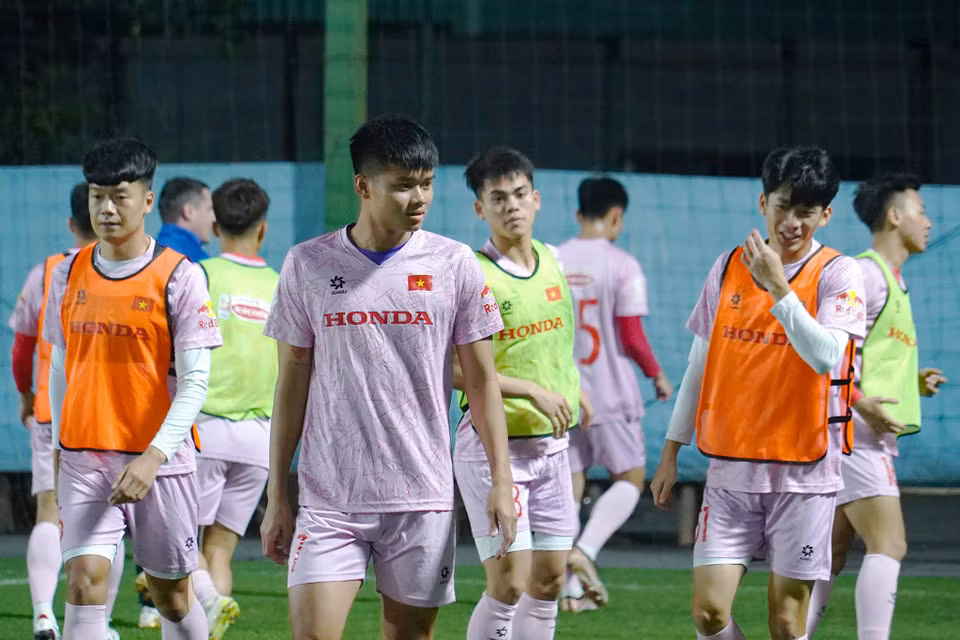Tối 15/3, Đội tuyển Việt Nam có buổi tập vào khung giờ 20 giờ 30 - khung giờ sẽ diễn ra trận quyết đấu với đối thủ Indonesia tại sân Gelora Bung Karno vào ngày 21/3 tới. (Ảnh: Việt Anh/Vietnam+)