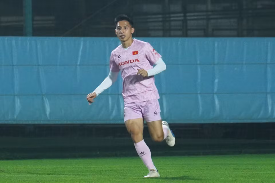 Tiền vệ Hùng Dũng đã hồi phục chấn thương và sẵn sàng cạnh tranh cho một suất chính thức ở hàng tiền vệ của Đội tuyển Việt Nam. (Ảnh: Việt Anh/Vietnam+)