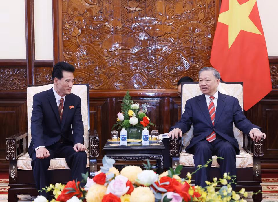 Tổng Bí thư, Chủ tịch nước Tô Lâm tiếp Đại sứ Cộng hoà Dân chủ Nhân dân Triều Tiên tại Việt Nam Ri Sung Guk đến trình Quốc thư. (Ảnh: Lâm Khánh/TTXVN)