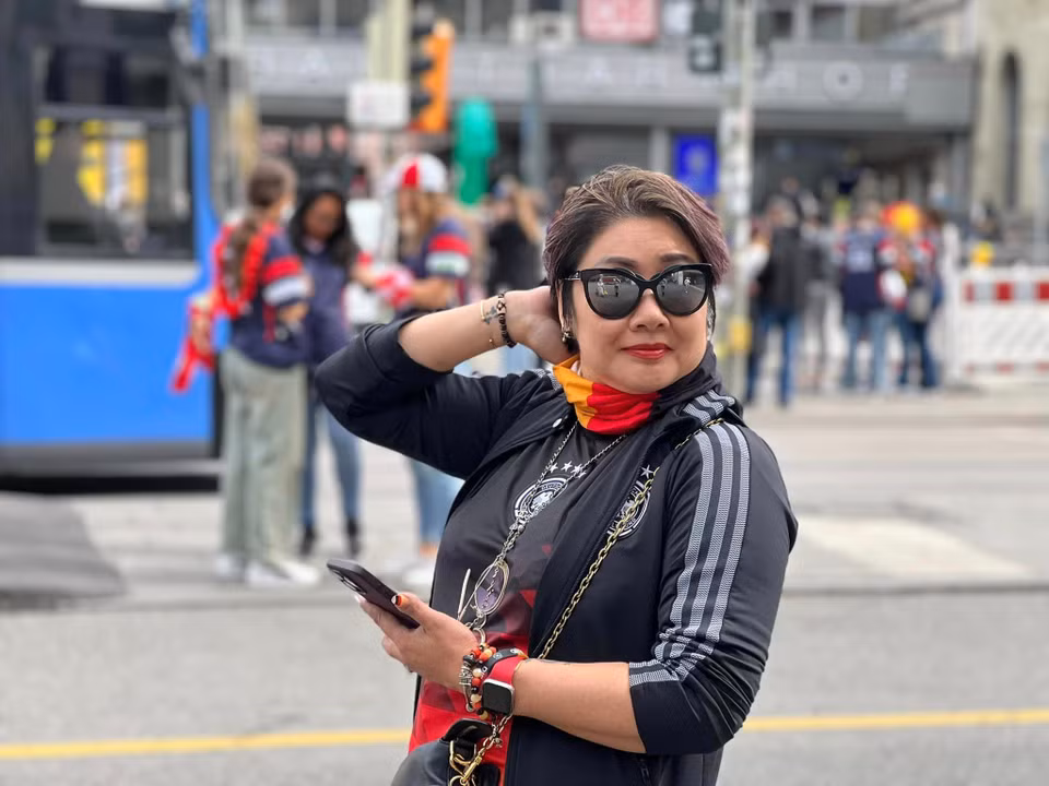 Chị Đoàn Ngọc Thu, người hâm mộ Đội tuyển Đức đến từ Việt Nam. (Nguồn: Vietnam+)