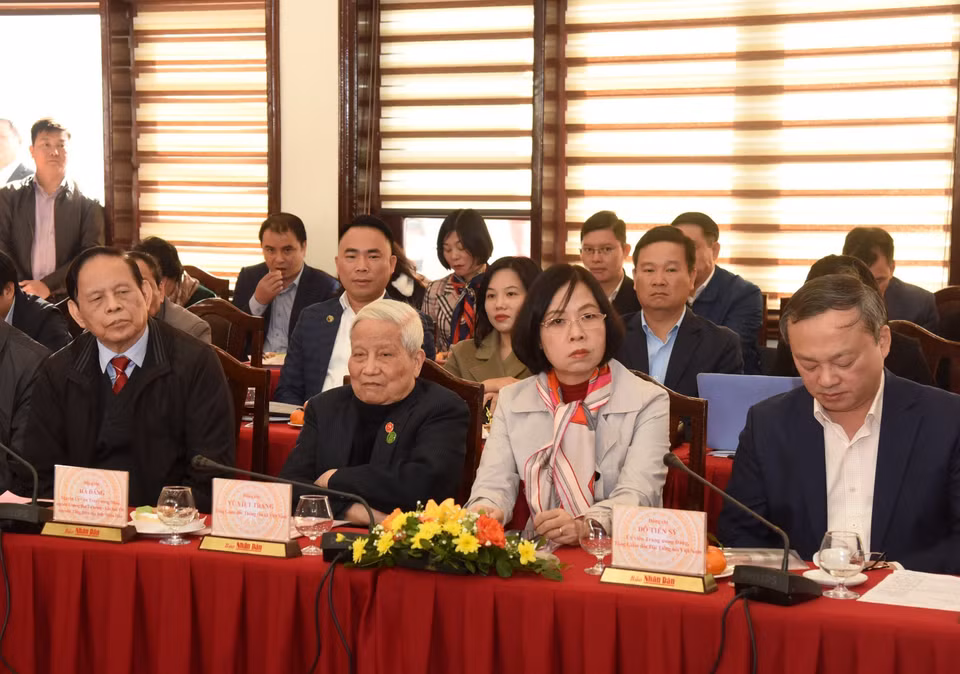 Lãnh đạo các cơ quan thông tấn, báo chí và các đại biểu dự Giao ban báo chí đầu Xuân Quý Mão 2023. (Ảnh: TTXVN)