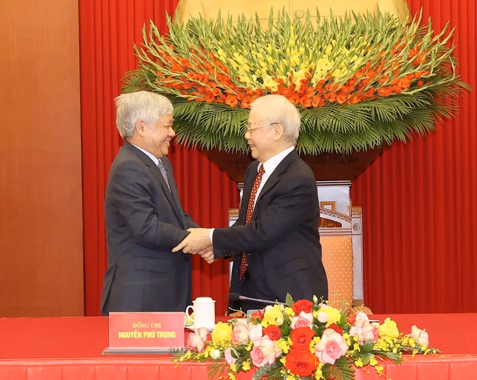 Tổng Bí thư Nguyễn Phú Trọng và đồng chí Đỗ Văn Chiến, Bí thư Trung ương Đảng, Chủ tịch Ủy ban Trung ương Mặt trận Tổ quốc Việt Nam tại buổi gặp mặt. (Ảnh: Trí Dũng/TTXVN)