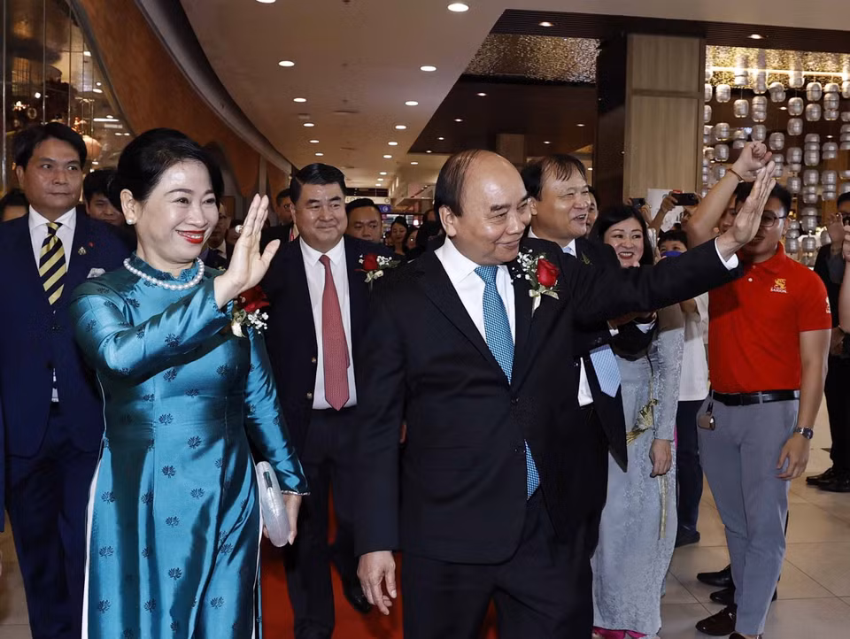 Chủ tịch nước Nguyễn Xuân Phúc và Phu nhân đến dự khai trương Tuần lễ hàng Việt Nam tại Thái Lan. (Ảnh: Thống Nhất/TTXVN)