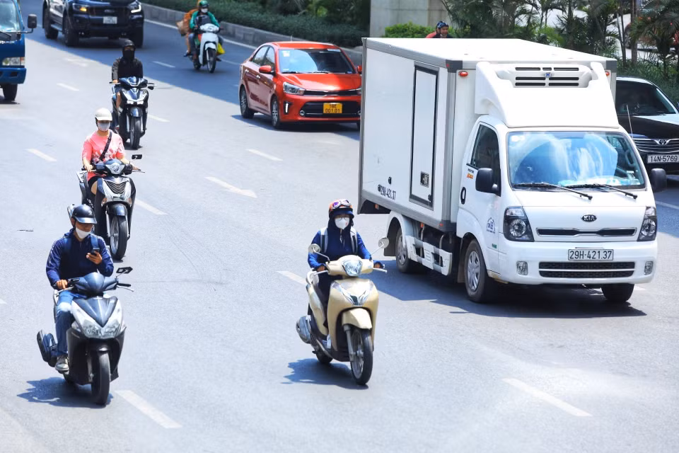 Theo dự báo của Trung tâm Khí tượng Thủy văn Quốc gia, nắng nóng sẽ còn kéo dài trong nhiều ngày. (Ảnh: Tuấn Anh/TTXVN)