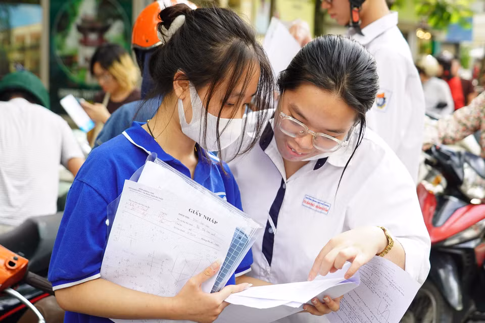 Nhiều thí sinh chia sẻ đề thi môn Toán năm nay bám sát cấu trúc đề minh họa của Bộ đã công bố trước đó, các câu hỏi chủ yếu nằm trong phạm vi kiến thức lớp 12. (Ảnh: PV/Vietnam+)