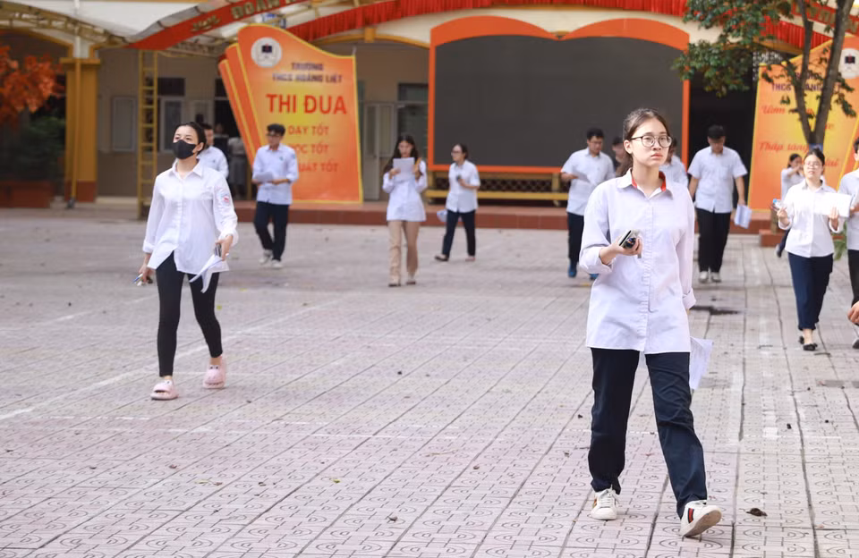 Hoàn thành hai môn thi trong ngày đầu tiên, nhiều thí sinh chia sẻ đã cảm thấy tự tin hơn nhiều để bước vào ngày thi cuối cùng. (Ảnh: PV/Vietnam+)