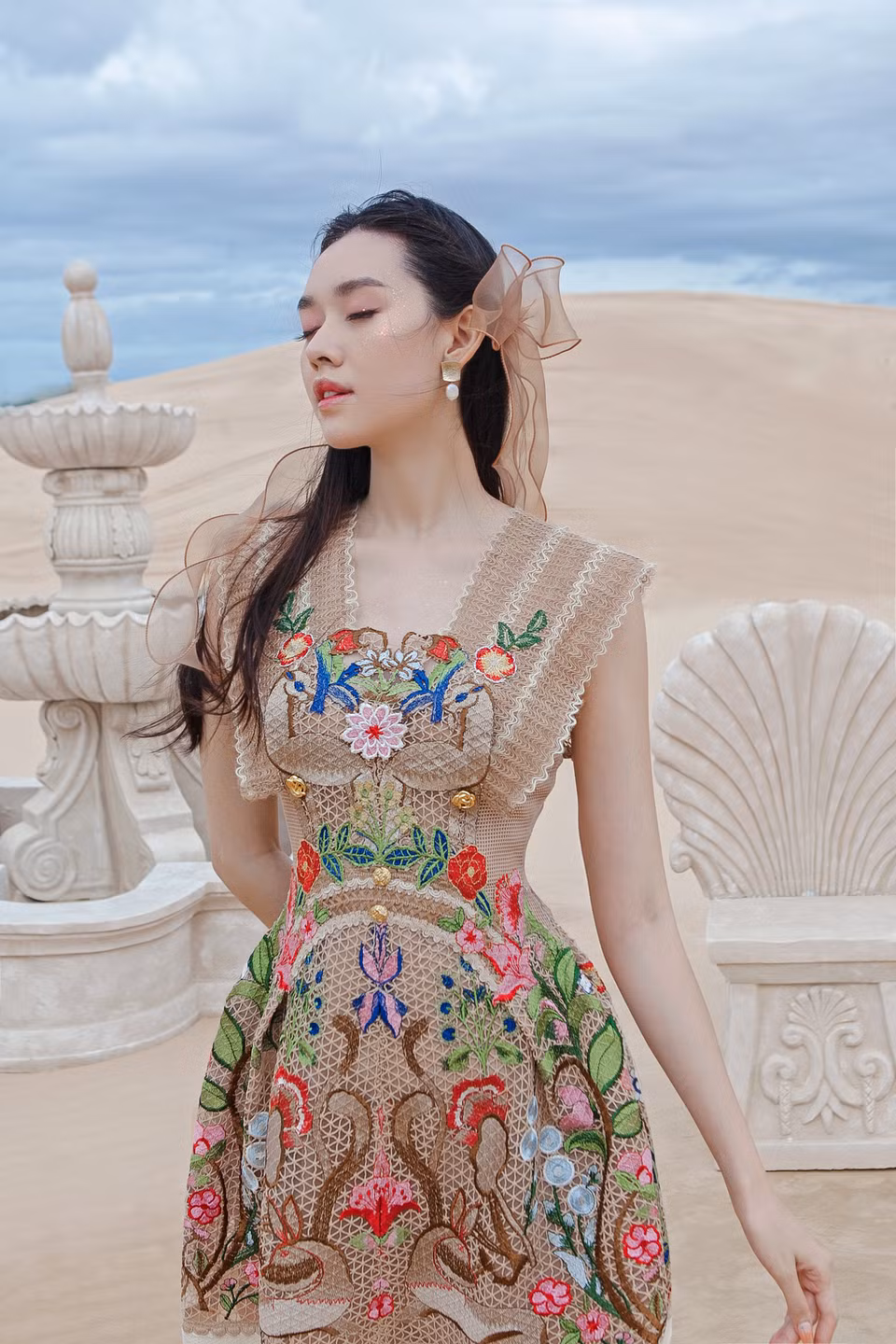 Tường San sinh năm 2000, là Á hậu 2 cuộc thi Miss World Vietnam 2019. Cô vào top 8 chung cuộc tại Miss International 2019. (Ảnh: CTV/Vietnam+)