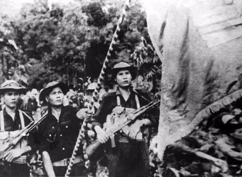 Ngày 15/2/1961, tại chiến khu Đ (miền Đông Nam Bộ), Quân giải phóng miền Nam Việt Nam được thành lập, đặt dưới sự lãnh đạo tập trung, thống nhất về mọi mặt của Ban Chấp hành Trung ương Đảng và sự chỉ huy thống nhất của Bộ Quốc phòng - Tổng tư lệnh Quân đội nhân dân Việt Nam, trực tiếp là Trung ương Cục miền Nam và Ban Quân sự thuộc Trung ương Cục. Trong ảnh: Một đơn vị Quân giải phóng miền Nam Việt Nam. (Ảnh: Tư liệu/TTXVN phát)