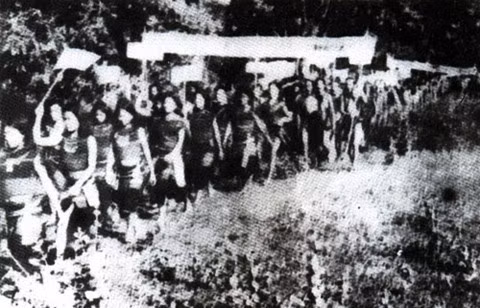 Đồng bào các dân tộc tham gia nổi dậy ở Trà Bồng, Quảng Ngãi, tháng 8/1959. (Ảnh: Tư liệu/TTXVN phát)