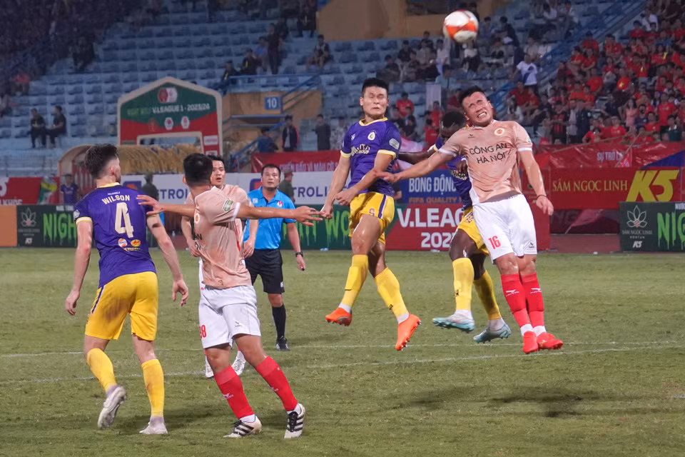 Hà Nội FC thi đấu nỗ lực trong hiệp hai nhưng không thể tận dụng được các cơ hội. (Ảnh: Việt Anh/Vietnam+)