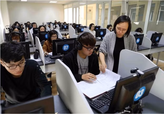 Khoa tiếng Nga-Trường Đại học Hà Nội được thành lập năm 1959, đào tạo cử nhân ngoại ngữ ngành tiếng Nga, bồi dưỡng tiếng Nga cho lưu học sinh, nghiên cứu sinh, thực tập sinh đi học tập, nghiên cứu ở Liên Xô (nay là Liên bang Nga) và cán bộ quản lý và khoa học kỹ thuật thuộc các ngành kinh tế quốc dân. (Ảnh: Thanh Tùng/TTXVN)