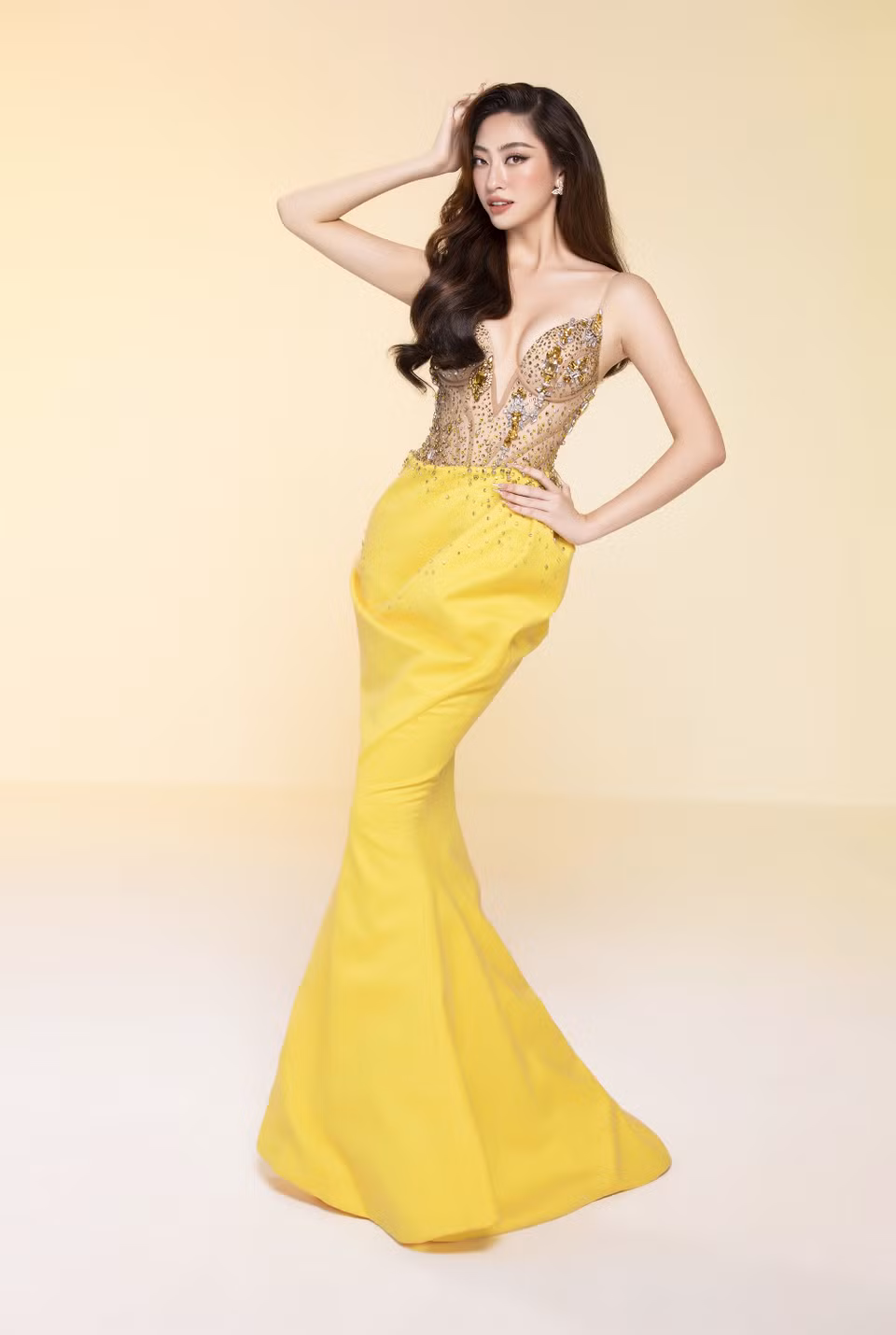 Gặt hái được thành công khi lọt top 12 tại đấu trường nhan sắc Miss World 2019, Lương Thùy Linh đang không ngừng khẳng định vị thế ở nhiều lĩnh vực như người mẫu, MC, diễn giả và mới đây là vai trò giảng viên trợ giảng. (Ảnh: CTV/Vietnam+)