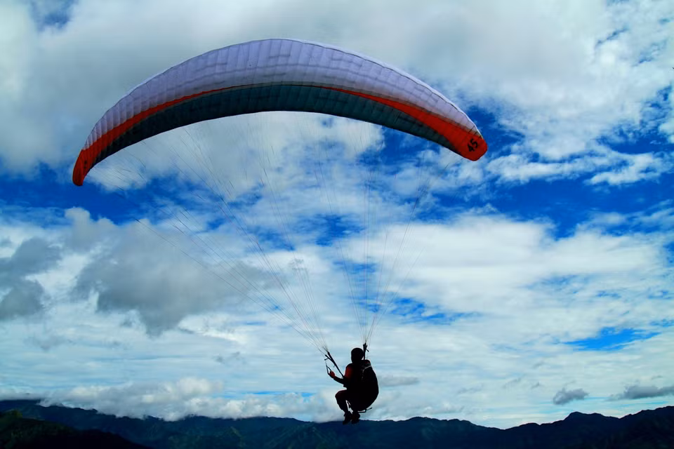 'Cung đường trên không,' phi công đầu đội mây trắng... (Ảnh: Xuân Mai/Vietnam+)