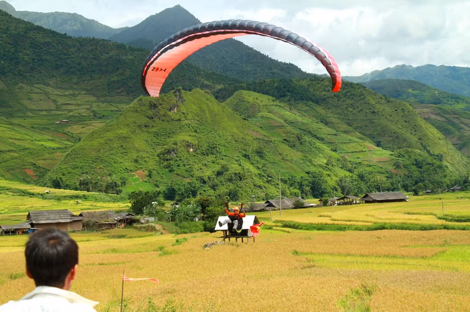 Hạ cánh an toàn. (Ảnh: Hoàng Hiệp/Vietnam+)