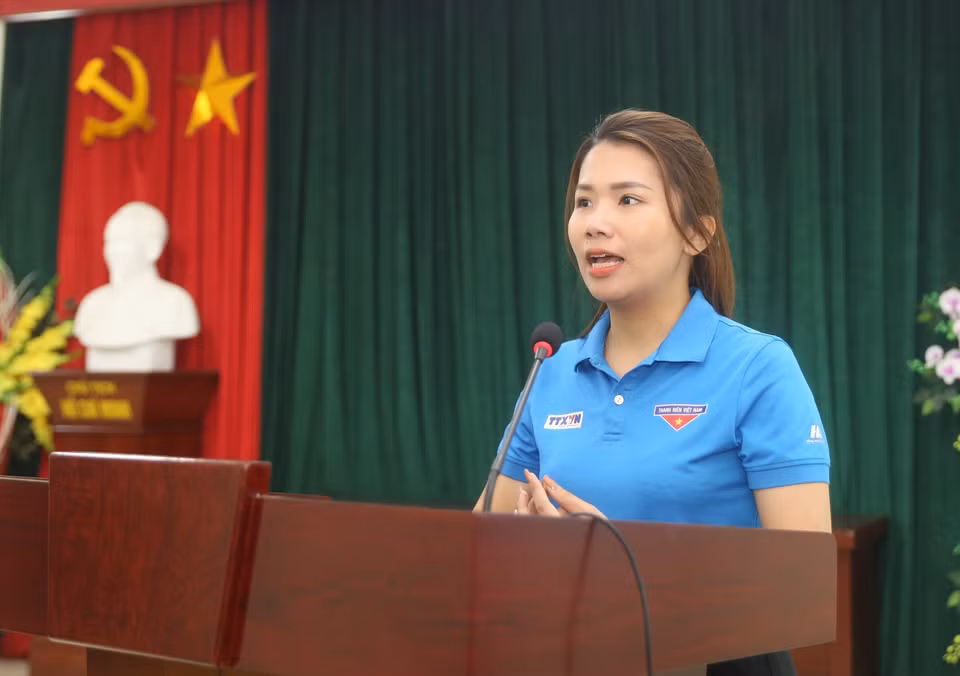 Phó Bí thư chuyên trách Đoàn Thanh niên Thông tấn xã Việt Nam Cao Chử Diệu Linh phát biểu tại buổi tọa đàm( Ảnh: Tuấn Đức/TTXVN)