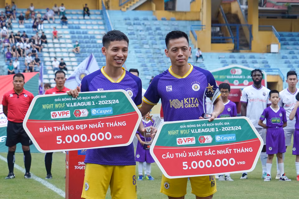 Hà Nội FC nhận 'cú đúp' giải thưởng trước trận đấu. (Ảnh: Việt Anh/Vietnam+)