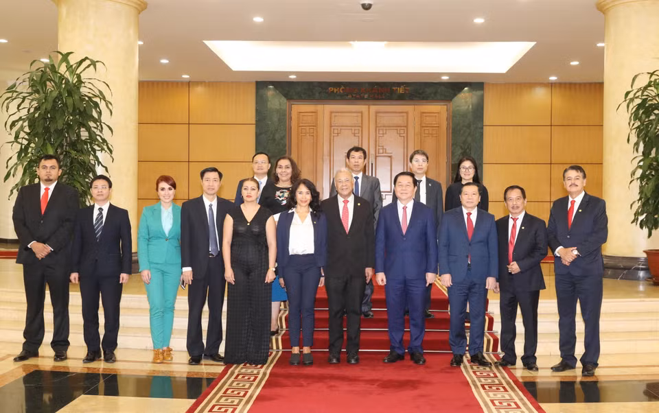 Đại biểu Đảng Cộng sản Việt Nam với Đoàn đại biểu cấp cao Đảng Lao động Mexico (PT) chụp ảnh lưu niệm. (Ảnh: Phương Hoa/TTXVN)
