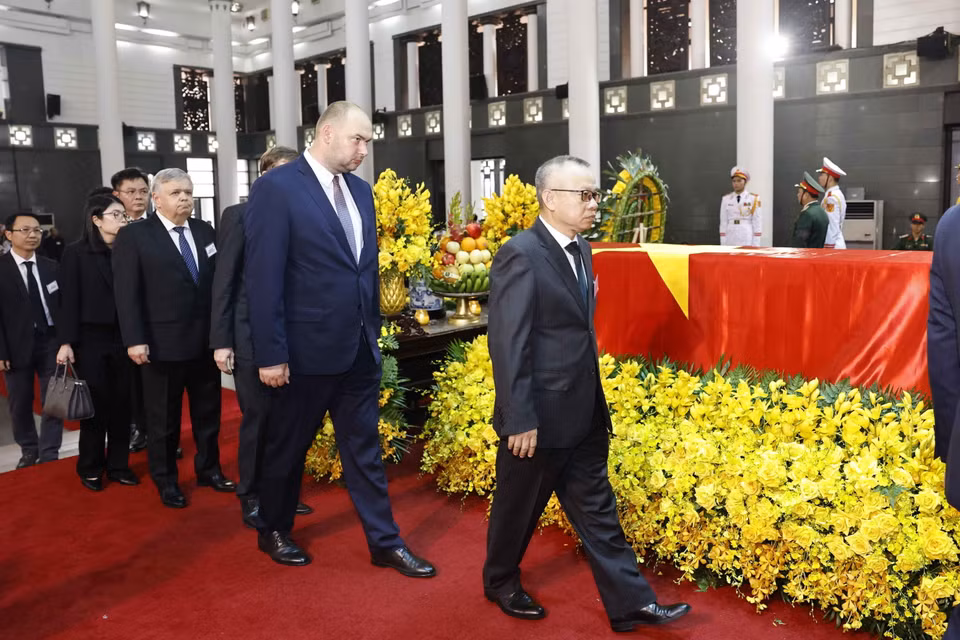 Đoàn đại biểu Liên bang Nga do Phó Chủ tịch Duma Quốc gia Nga Pyotr Tolstoy dẫn đầu, viếng Tổng Bí thư Nguyễn Phú Trọng. (Ảnh: TTXVN)