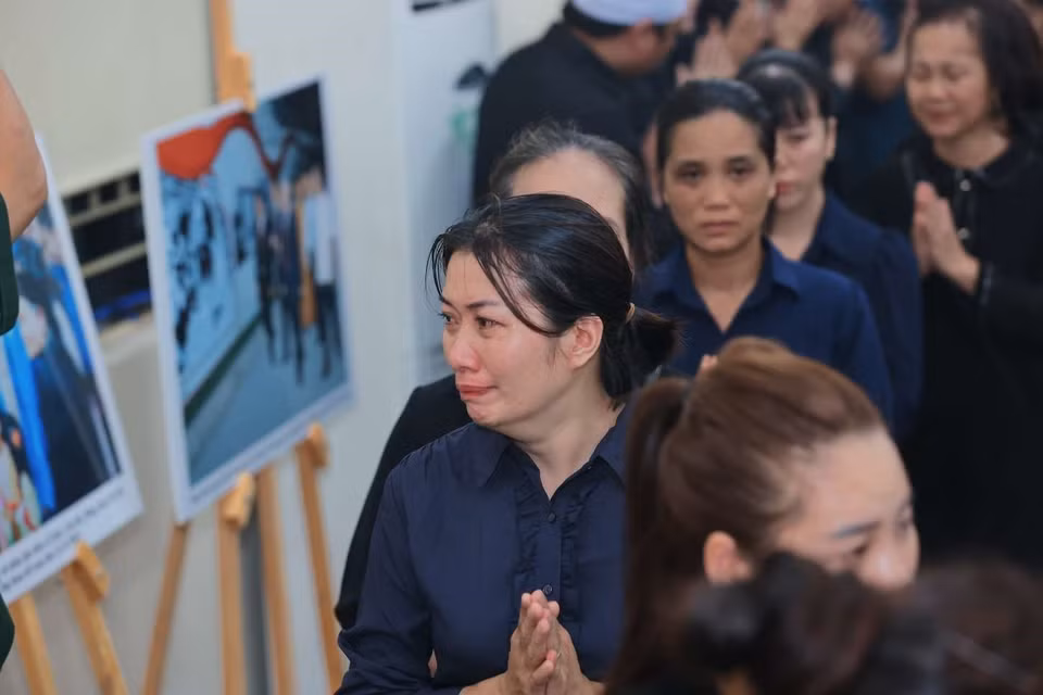 Nỗi buồn, thương tiếc của người dân khi đến viếng Tổng Bí thư Nguyễn Phú Trọng. (Ảnh: TTXVN)