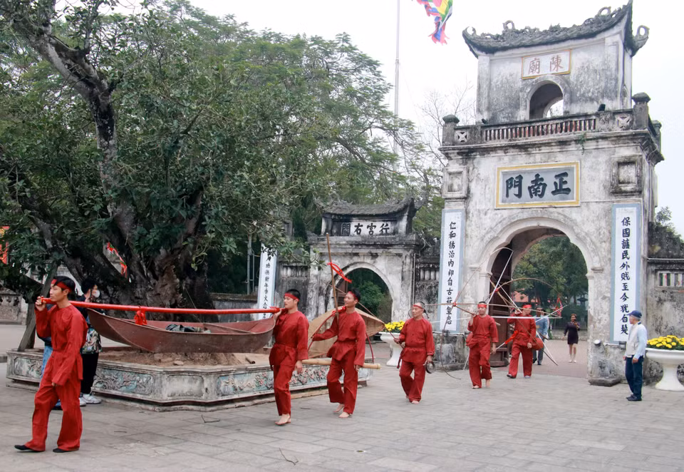 Đội đánh bắt cá. (Ảnh: Nguyễn Lành/TTXVN)