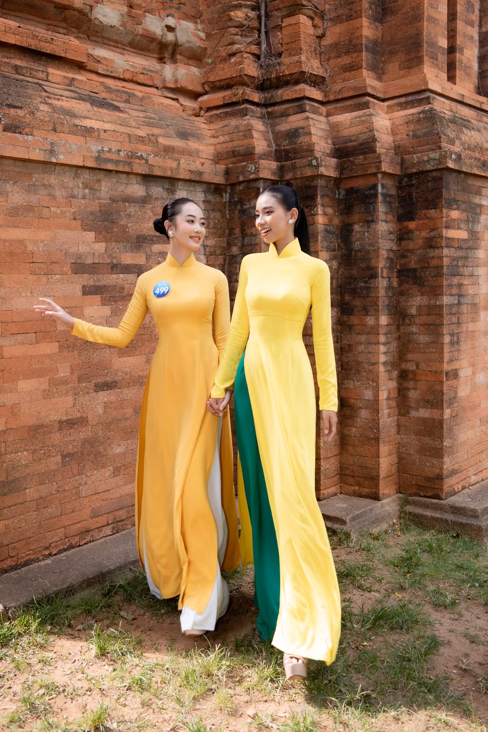 Trước ngày hội ngộ tại Quy Nhơn, dàn thí sinh đã cùng nhau thực hiện các dự án ý nghĩa khi tham gia vào phần thi Người đẹp nhân ái. Với các dự án hiến tóc cho bệnh nhân ung thư, mở phiên chợ 0 đồng giúp đỡ bà con nghèo và những hoạt động sẻ chia đầy yêu thương, các thí sinh đã góp phần tiếp sức cho những hoàn cảnh khó khăn và lan tỏa những điều tử tế trong cuộc sống. (Ảnh: CTV/Vietnam+)