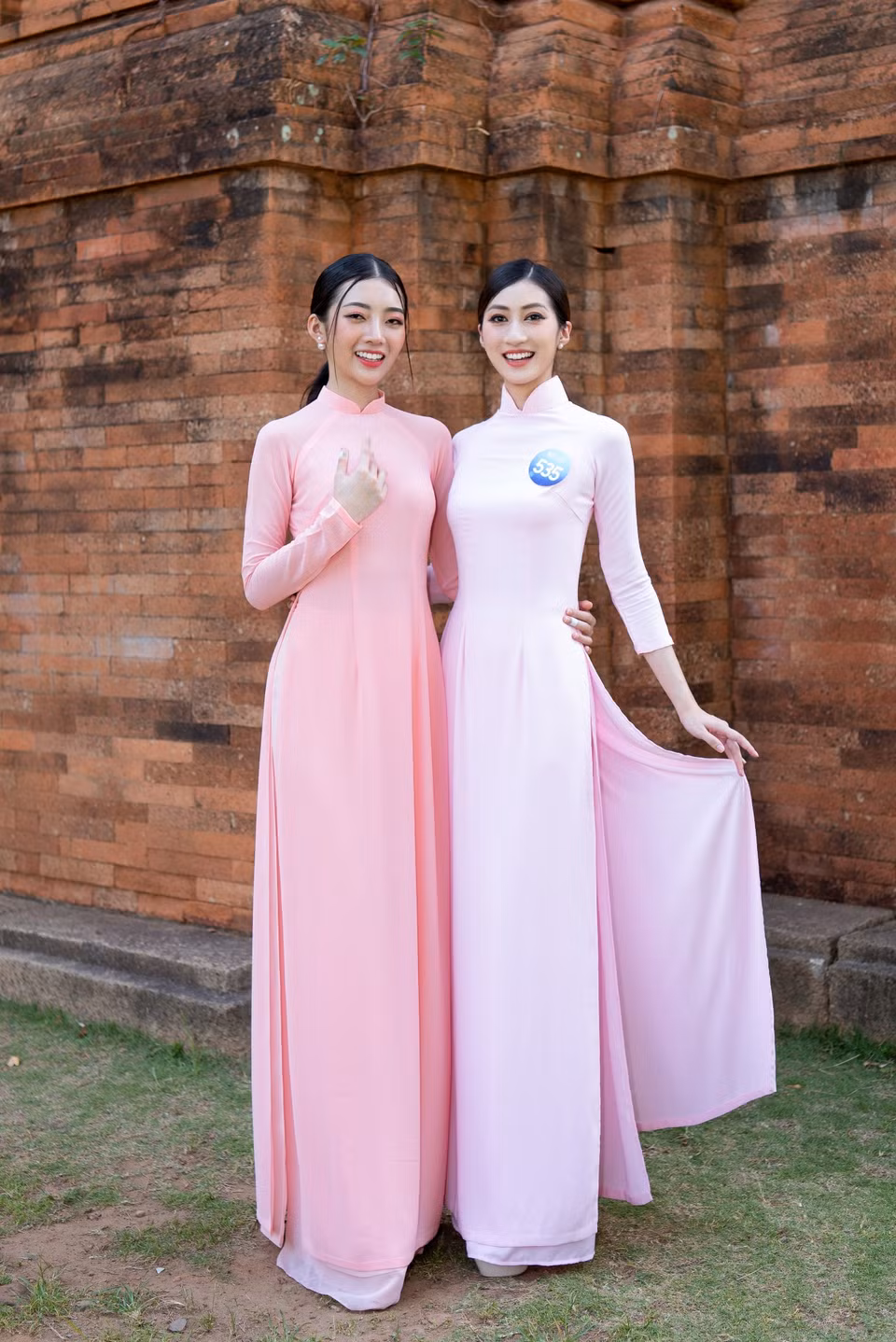 Mở đầu các đêm diễn của cuộc thi là Đại nhạc hội Miss World Vietnam 2022 - Người đẹp Biển. Đây không chỉ là đêm thi của các thí sinh mà còn là ‘bữa tiệc âm nhạc’ với phần dàn dựng công phu đến từ đạo diễn Hoàng Nhật Nam. (Ảnh: CTV/Vietnam+)