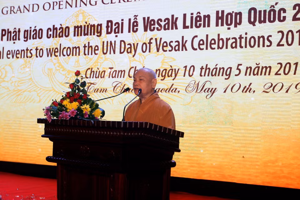 Hòa thượng Thích Thiện Nhơn, Chủ tịch Hội đồng Trị sự Giáo hội Phật giáo Việt Nam, Chủ tịch Ủy ban Tổ chức quốc gia Đại Lễ Phật đản Liên hợp quốc - Vesak 2019 phát biểu. (Ảnh: Nguyễn Dân/TTXVN)