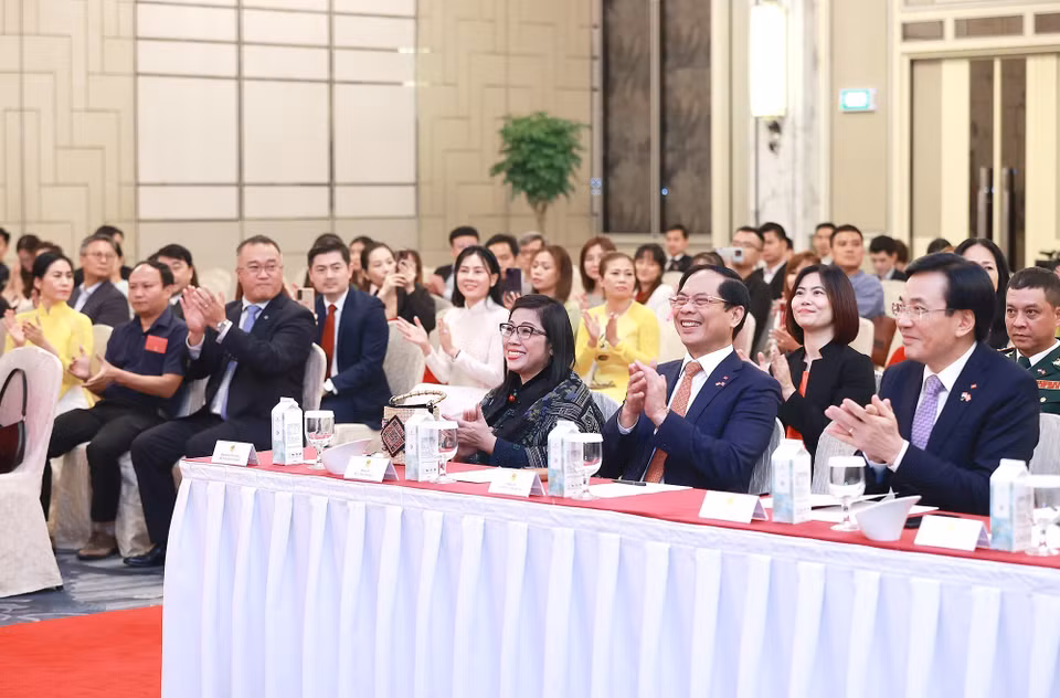 Phu nhân Lê Thị Bích Trân và các thành viên Đoàn đại biểu cấp cao Việt Nam tham dự buổi gặp. (Ảnh: Dương Giang/TTXVN)