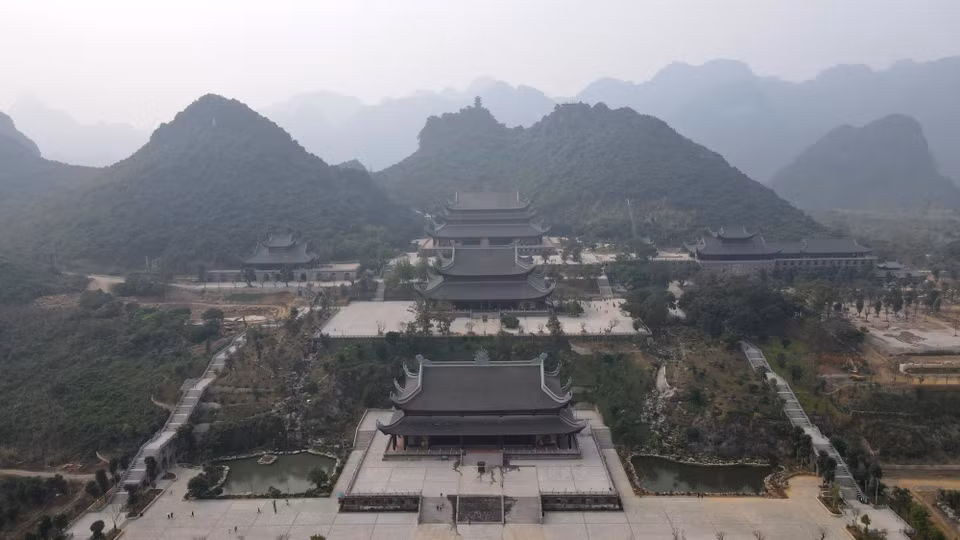 Toàn cảnh quần thể chùa Tam Chúc nhìn từ trên cao. (Ảnh: Xuân Mai/Vietnam+)