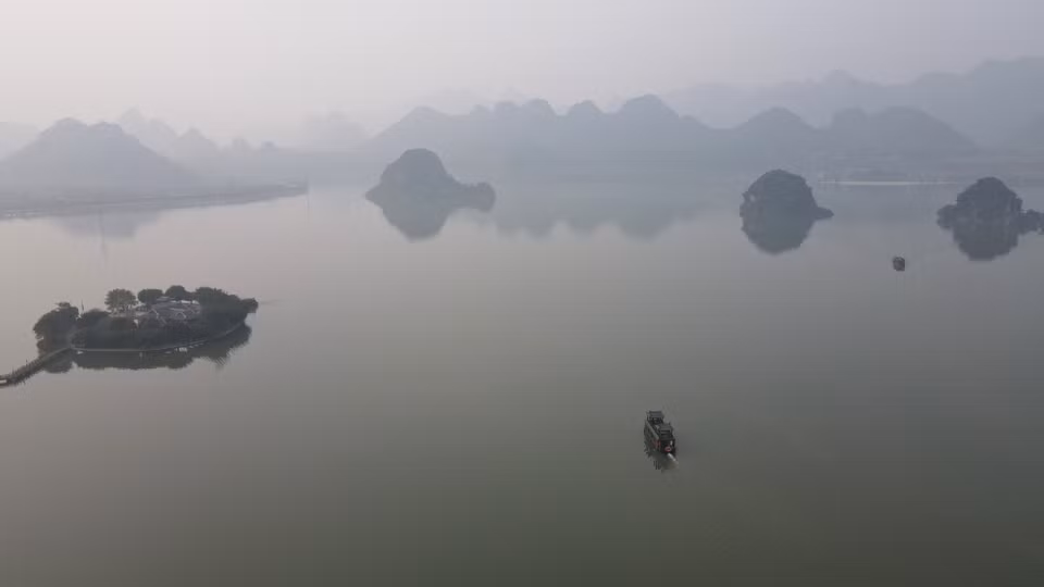 Quang cảnh hồ Tam Chúc nhìn từ trên cao. (Ảnh: Xuân Mai/Vietnam+)