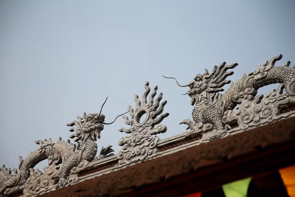 Riêng tại Hà Nam có đền Lăng ở Thanh Liêm, miếu Thượng ở Đồng Lạc, đình Lạc Nhuế ở xã Đồng Hóa, đền Đặng Xá ở xã Văn Xá, Kim Bảng, đền Ung Liêm ở Phủ Lý, đình Yến ở xã Thanh Hà... là những di tích thờ Vua Đinh. (Ảnh: Xuân Mai/Vietnam+)