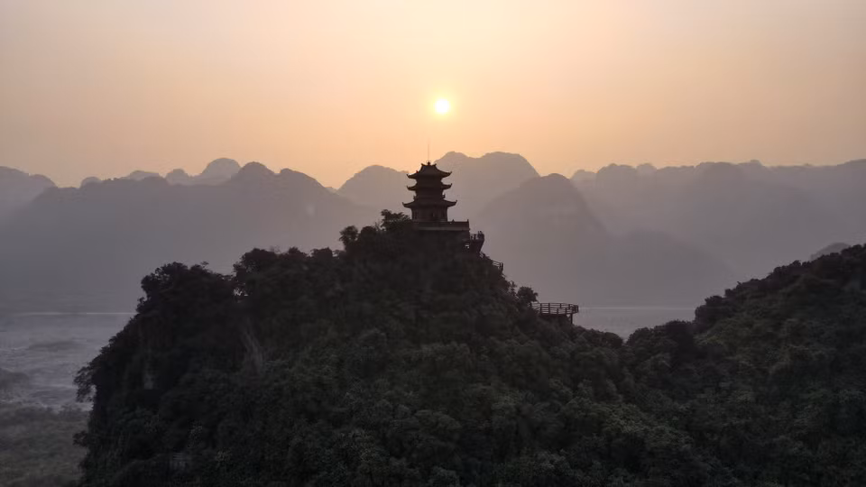 Chùa Tam Chúc cổ được xây dựng từ thời nhà Đinh, ngự ở vị thế cao nhất trong quần thể Tam Chúc. (Ảnh: Xuân Mai/Vietnam+)