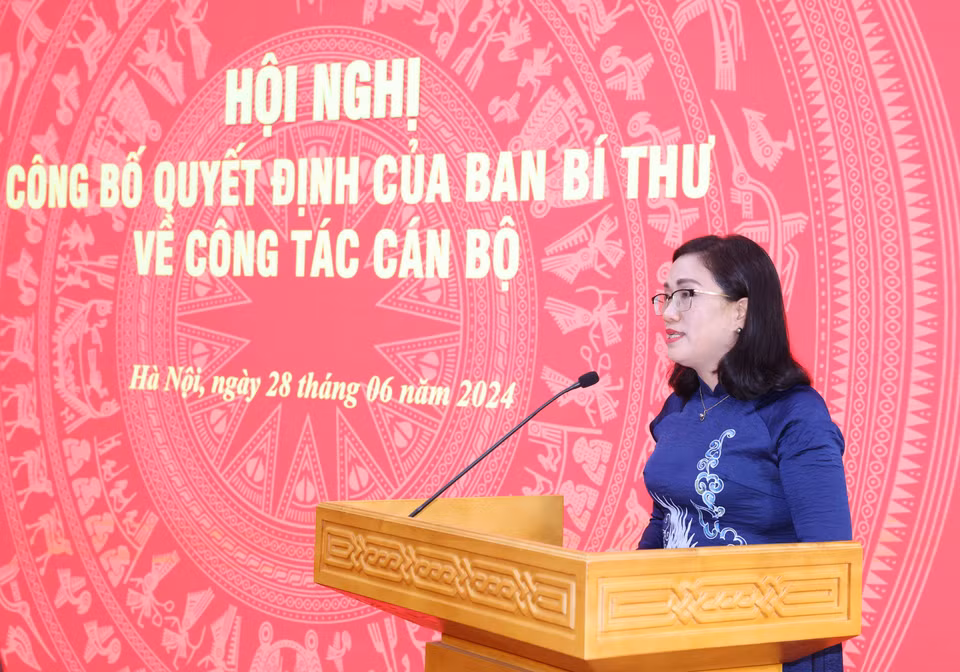 Bà Đinh Thị Mai, Phó Trưởng Ban Tuyên giáo Trung ương phát biểu nhận nhiệm vụ. (Ảnh: Phương Hoa/TTXVN)