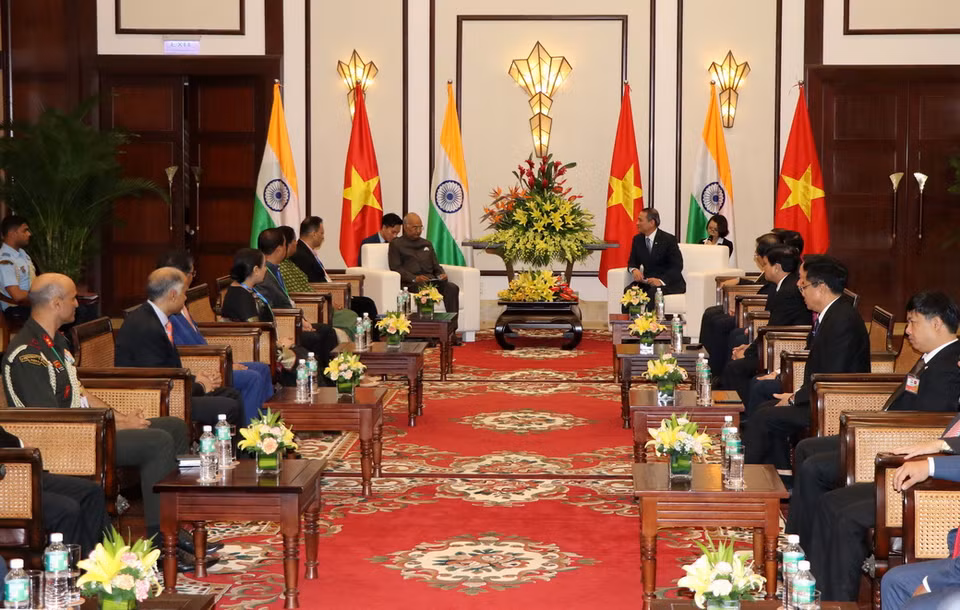 Tổng thống Ấn Độ Ram Nath Kovind tiếp Bí thư Thành ủy Đà Nẵng Trương Quang Nghĩa đến chào. (Ảnh: Đinh Văn Nhiều/TTXVN)