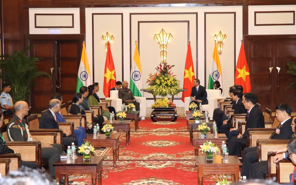Tổng thống Ấn Độ Ram Nath Kovind tiếp Bí thư Thành ủy Đà Nẵng Trương Quang Nghĩa đến chào. (Ảnh: Đinh Văn Nhiều/TTXVN)
