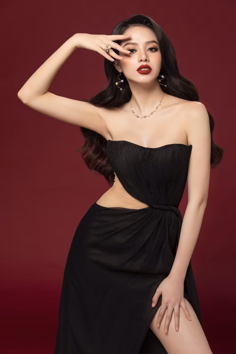 Thanh Thủy cũng xuất hiện thường xuyên trên các sàn diễn thời trang nhờ lợi thế đôi chân thon dài. (Ảnh: CTV/Vietnam+)