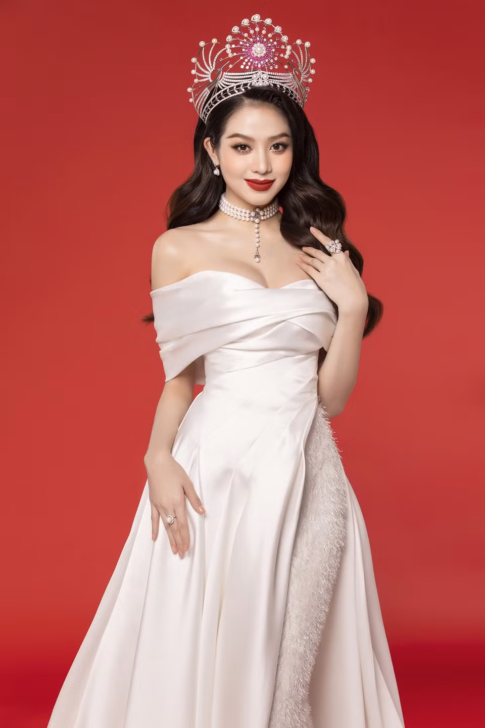Có thể dễ dàng thấy được sự thay đổi đáng kể trong phong cách thời trang gần đây của Hoa hậu Thanh Thủy, ngày càng trưởng thành và chuẩn sắc ‘beauty queen.’ (Ảnh: CTV/Vietnam+)