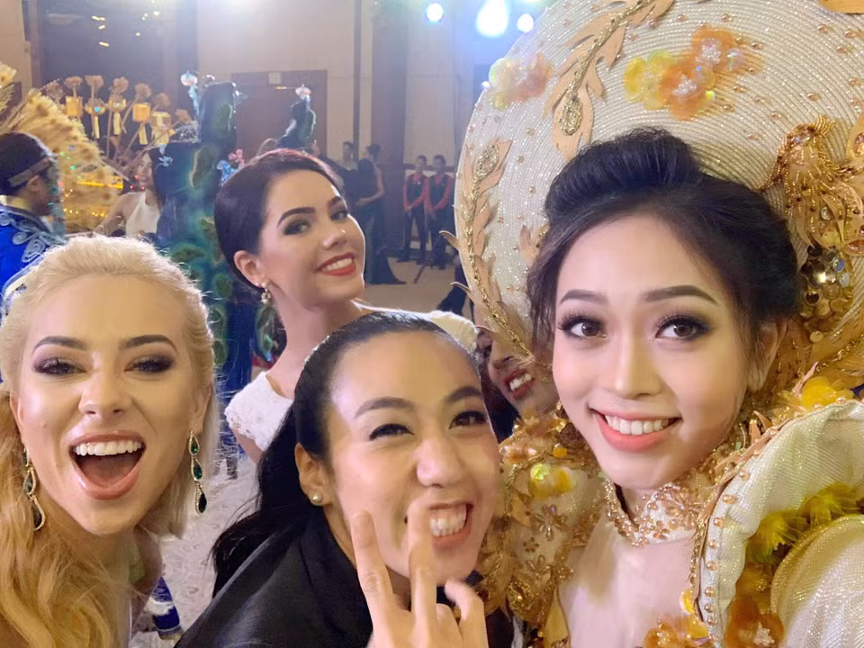 Phần trình diễn trang phục dân tộc luôn là một trong những phần được chờ đợi nhất trong các cuộc thi nhan sắc quốc tế. 