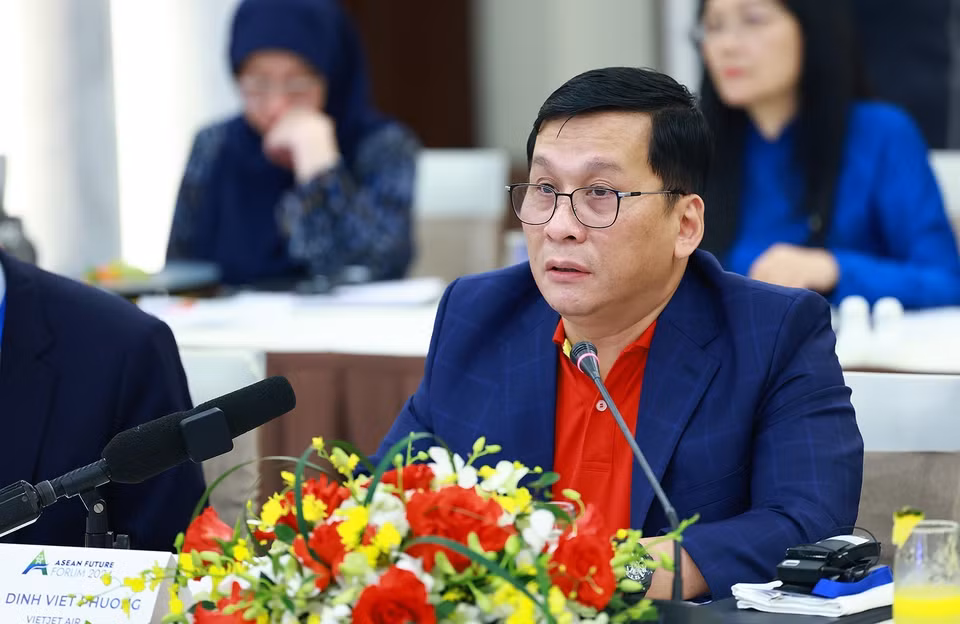 Ông Đinh Việt Phương, Tổng Giám đốc Vietjet Air trình bày về ứng dụng trí tuệ nhân tạo trong quản lý doanh nghiệp và đề xuất hợp tác với các nước ASEAN. (Ảnh: Dương Giang/TTXVN)