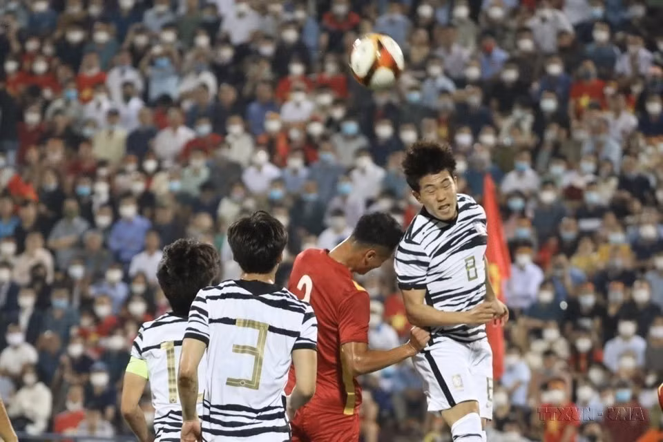 Giao hữu bóng đá giữa đội tuyển U23 Việt Nam và đội U20 Hàn Quốc tại Sân vận động Việt Trì (Phú Thọ, 19/4/2022). (Ảnh: Minh Quyết/TTXVN)