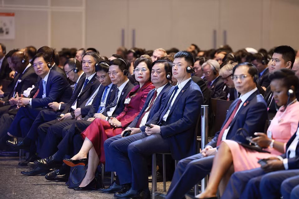 Đoàn đại biểu Việt Nam tham dự Phiên toàn thể Hội nghị thường niên các nhà tiên phong lần thứ 15 của Diễn đàn Kinh tế Thế giới (WEF). (Ảnh: Dương Giang/TTXVN)