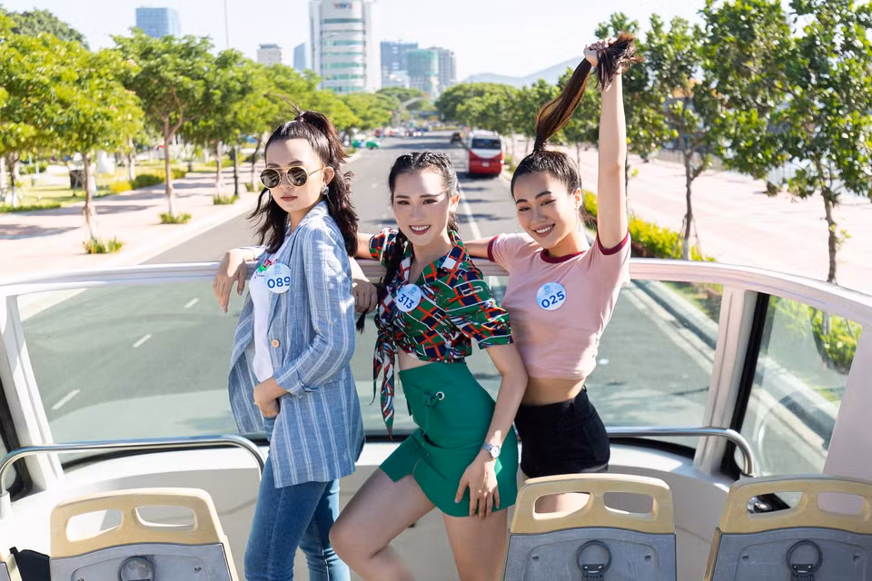 Những shoot hình của thí sinh với view toàn cảnh Đà Nẵng. (Ảnh: Huy Nguyễn/Vietnam+