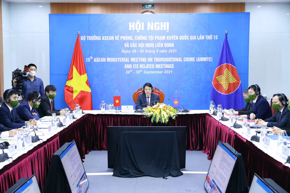 Phiên họp toàn thể Hội nghị Bộ trưởng ASEAN về phòng, chống tội phạm xuyên quốc gia lần thứ 15 (AMMTC 15) và các hội nghị liên quan diễn ra theo hình thức trực tuyến. (Ảnh: Phạm Kiên/TTXVN)
