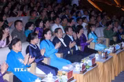 Chủ tịch Quốc hội Trần Thanh Mẫn cùng các đại biểu tham dự Chương trình. (Ảnh: Phạm Kiên/TTXVN